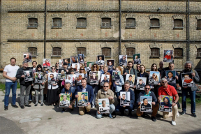 «Правительство, которое запрещает свободные СМИ, — это правительство, которое не доверяет своему народу правду»